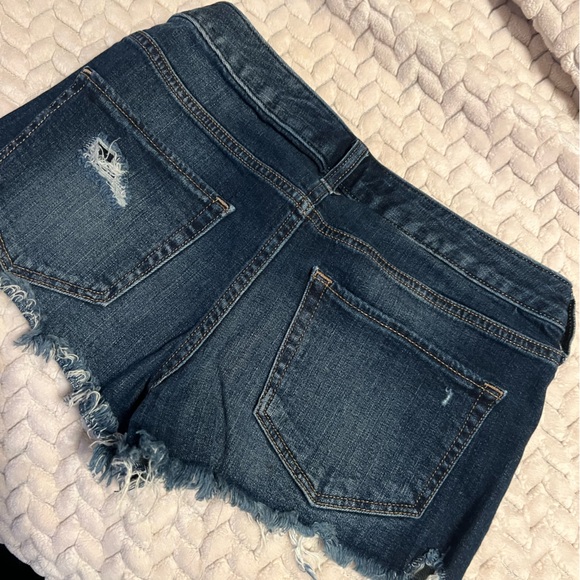 Size 0 Express Low Rise Ripped Jean Shorts - Picture 2 of 3